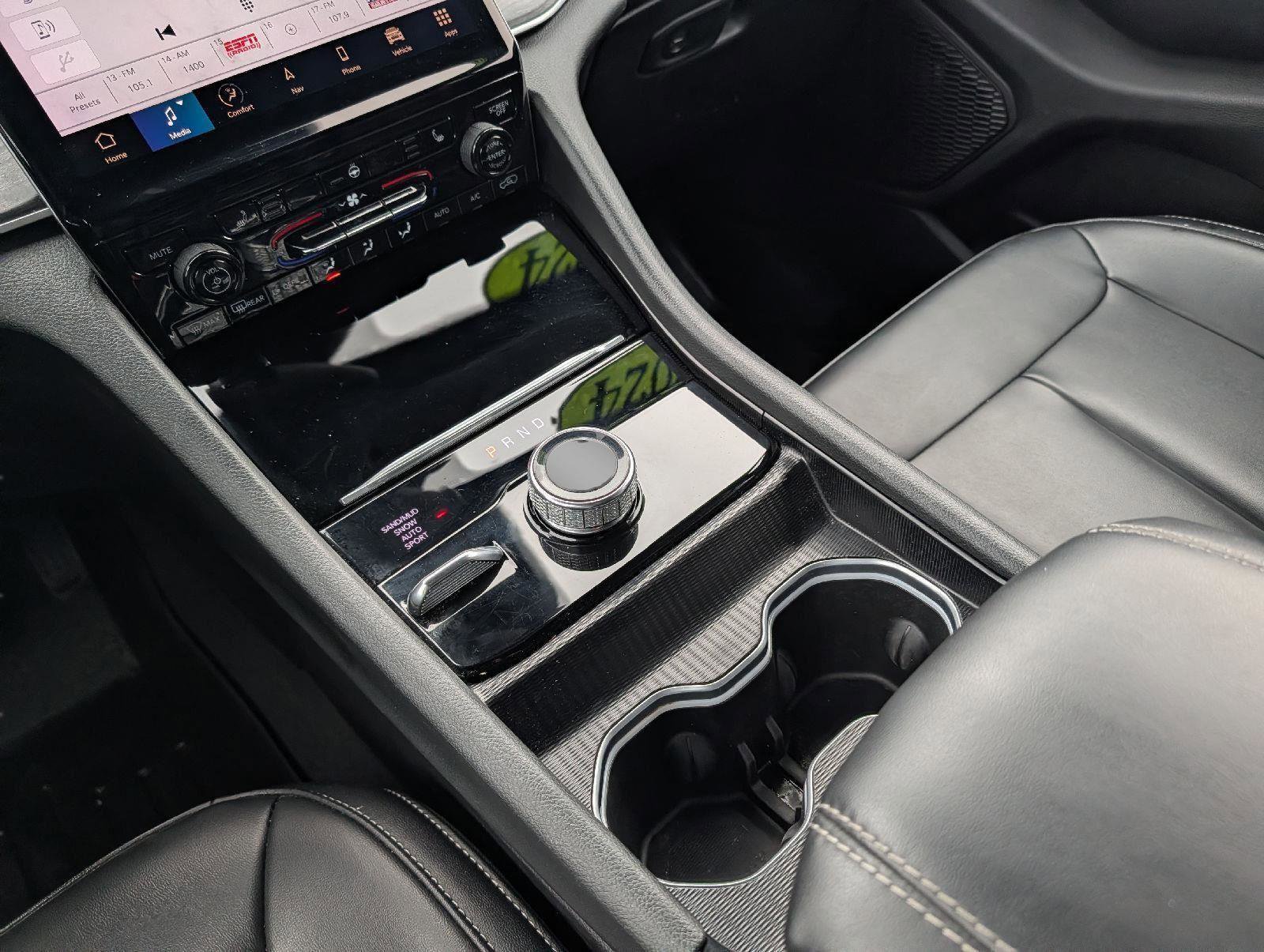 Used 2024 Jeep Grand Cherokee Limited w/ Black Appearance Package image 18