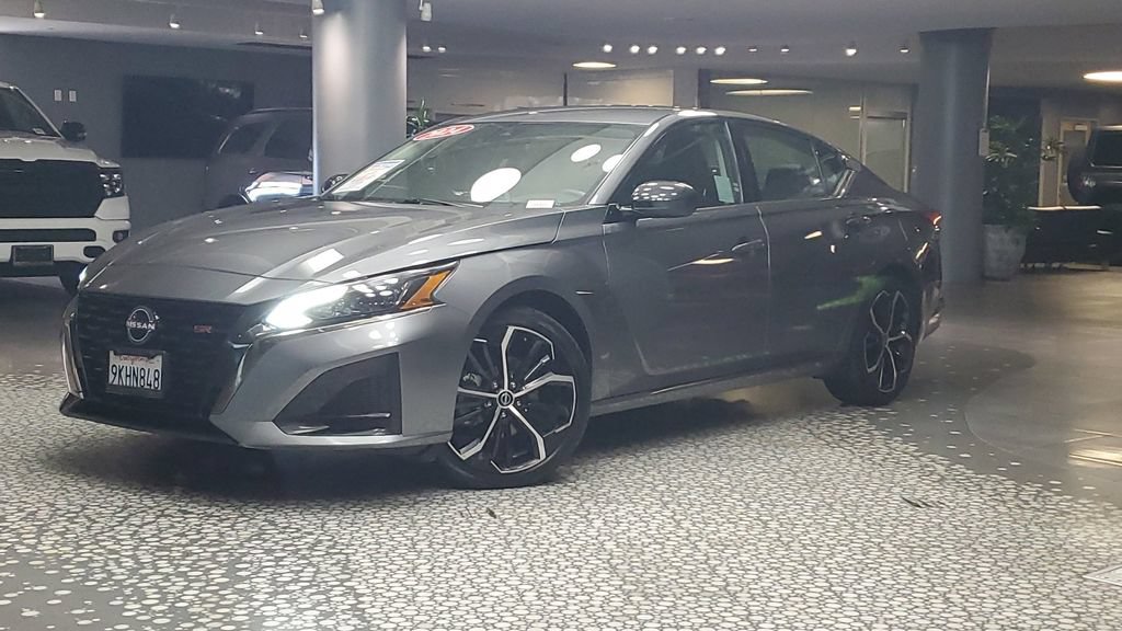 Used 2024 Nissan Altima 2.5 SR FWD image 33