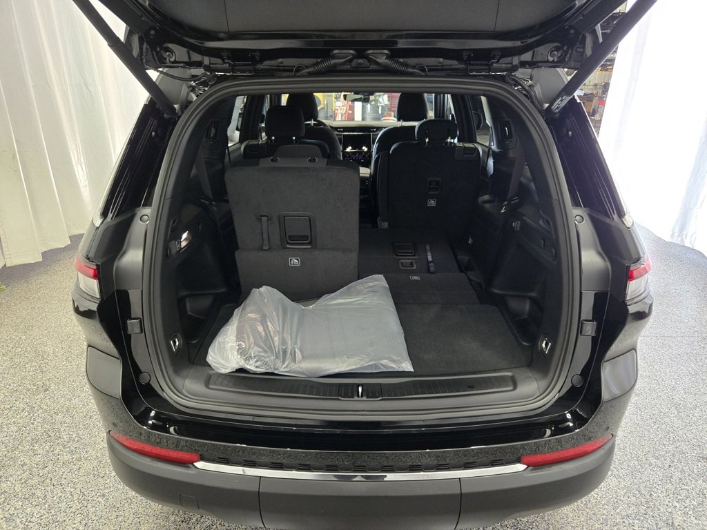 New 2025 Jeep Grand Cherokee L Laredo w/ Luxury Tech Group I image 9