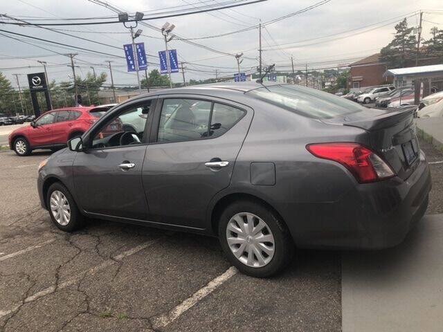 Used 2017 Nissan Versa SV FWD image 4