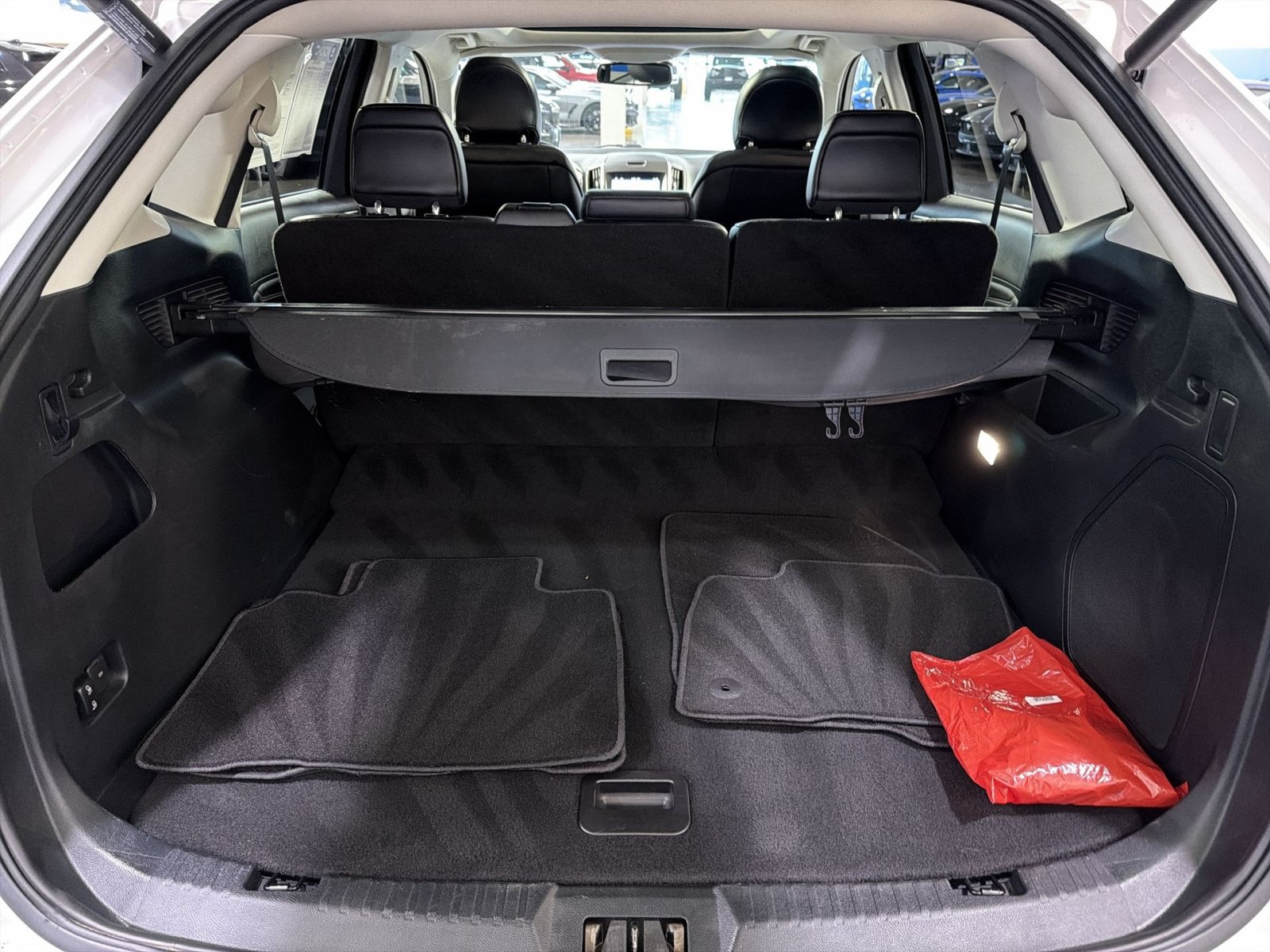 Used 2019 Ford Edge Titanium w/ Class II Trailer Tow Package AWD/4WD image 32