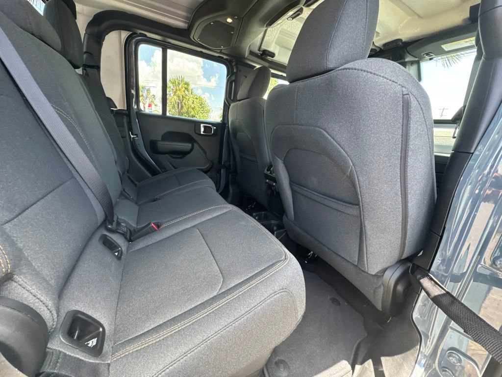 Used 2025 Jeep Gladiator Sport AWD/4WD image 19