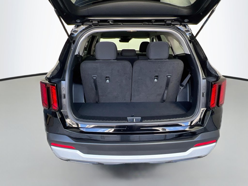 Certified 2025 Kia Sorento LX FWD image 25