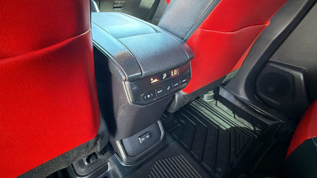 Used 2023 Toyota Highlander XSE AWD/4WD image 17
