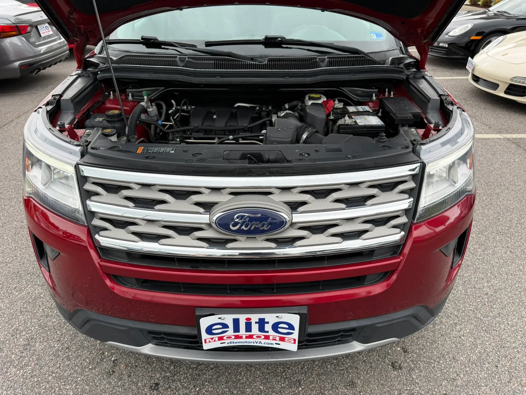 Used 2018 Ford Explorer XLT w/ Equipment Group 202A AWD/4WD image 9