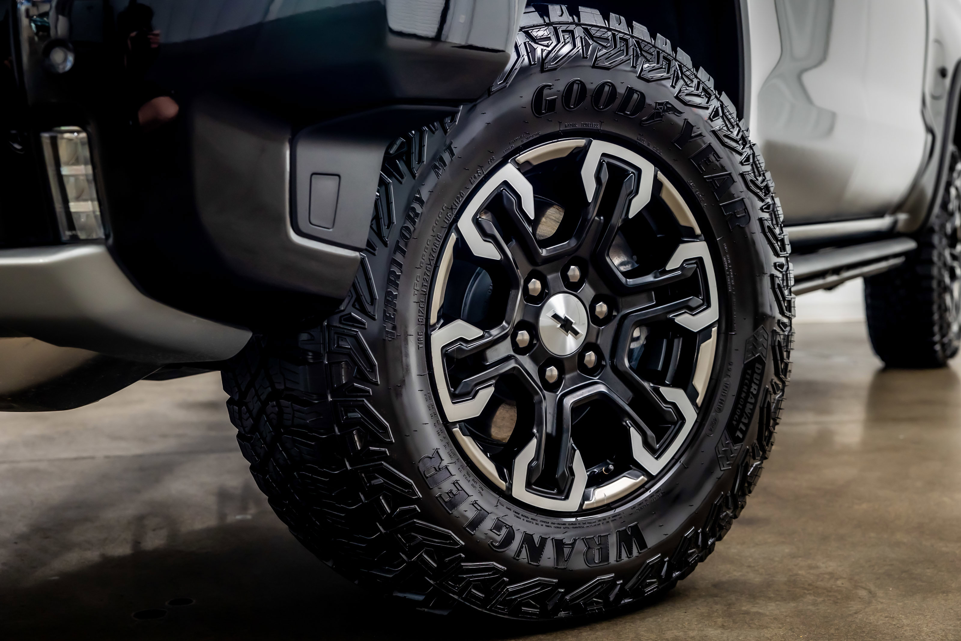 Used 2025 Chevrolet Silverado 1500 ZR2 w/ Technology Package image 14