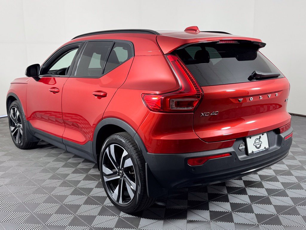 Certified 2024 Volvo XC40 B5 Plus w/ Protection Package Premier AWD/4WD image 11