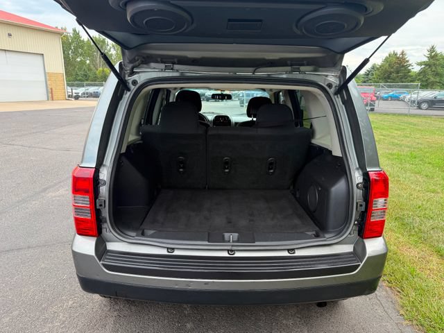Used 2014 Jeep Patriot Latitude w/ Sun/Sound Group AWD/4WD image 3