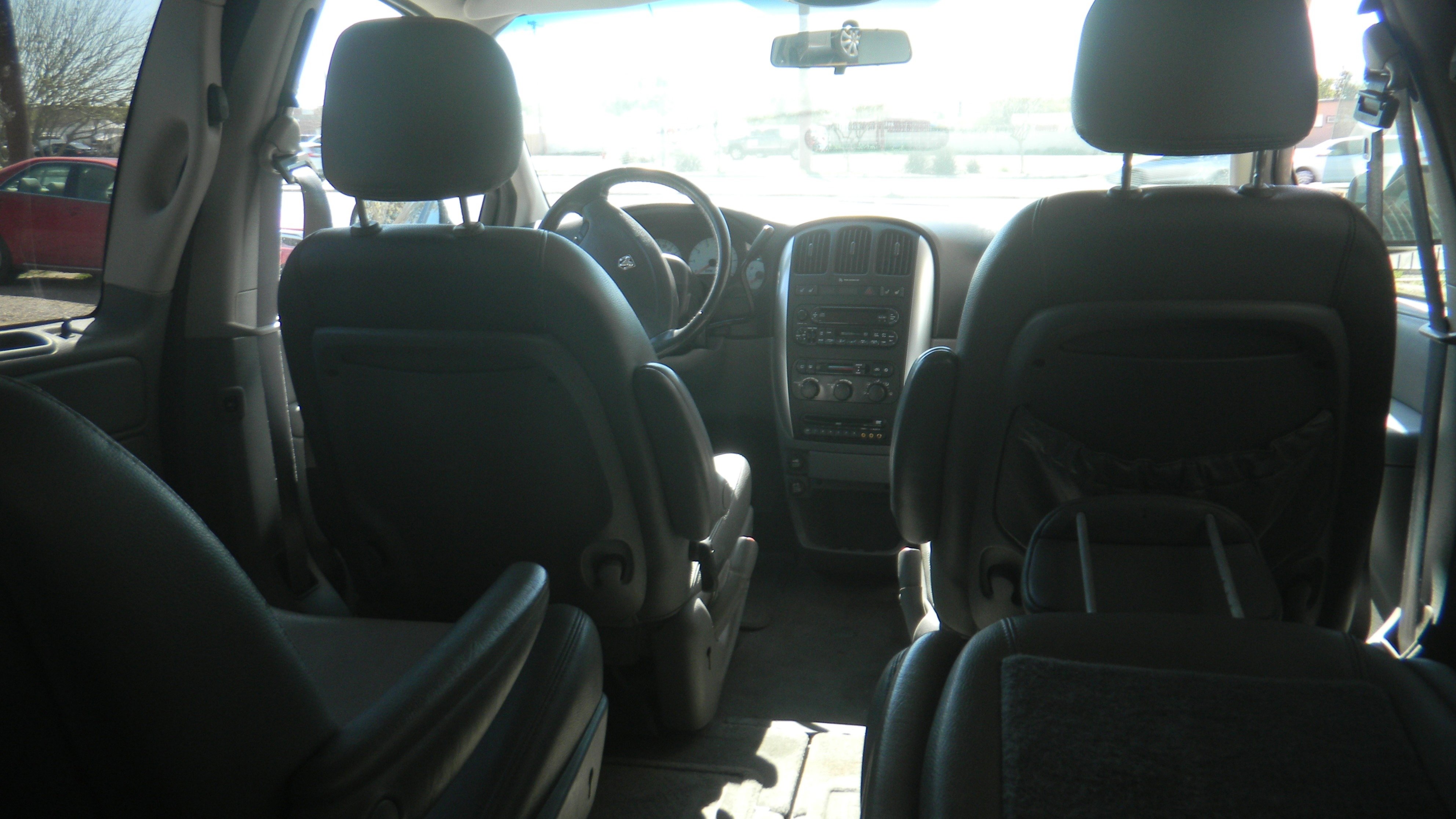 Used 2006 Dodge Grand Caravan SXT image 32