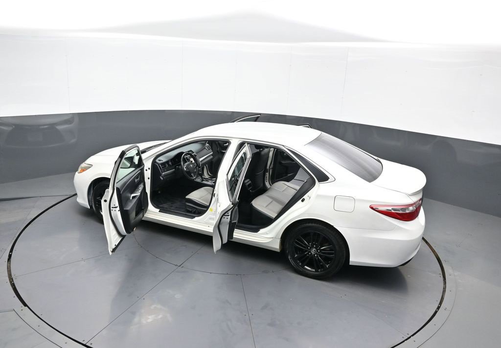 Used 2015 Toyota Camry SE image 42