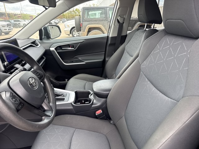Used 2025 Toyota RAV4 XLE FWD image 5