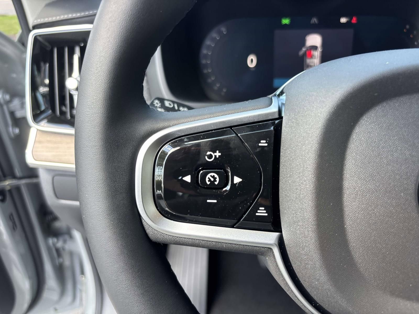 New 2026 Volvo XC90 B6 Plus w/ Protection Package Premier image 18