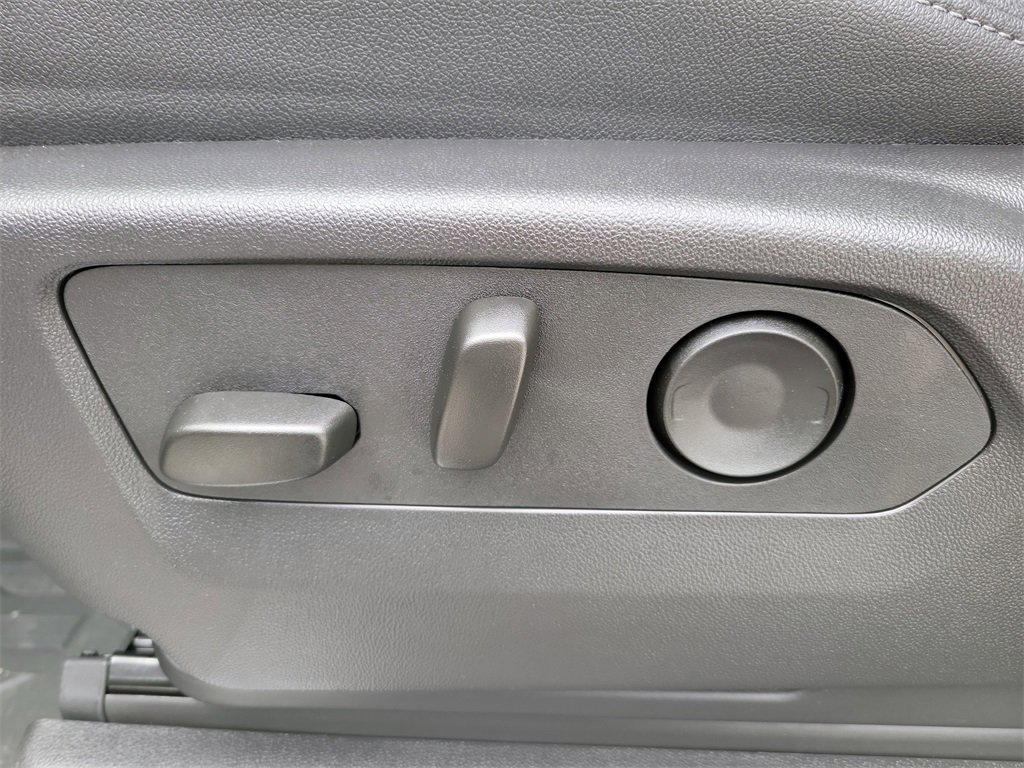 New 2025 GMC Sierra 3500 SLT w/ SLT Convenience Package image 25