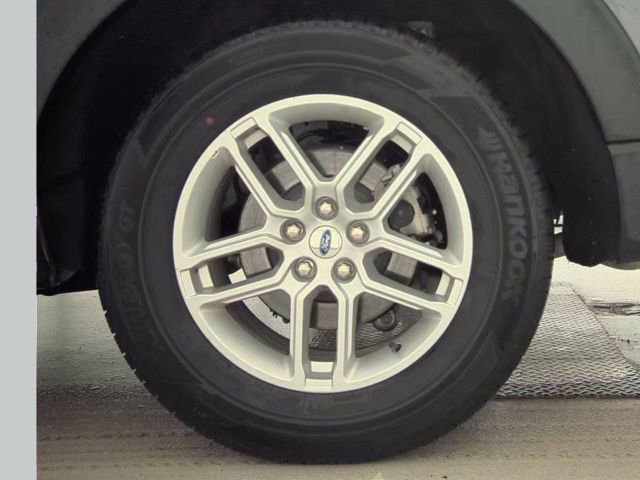 Used 2025 Ford Explorer Active AWD/4WD image 21