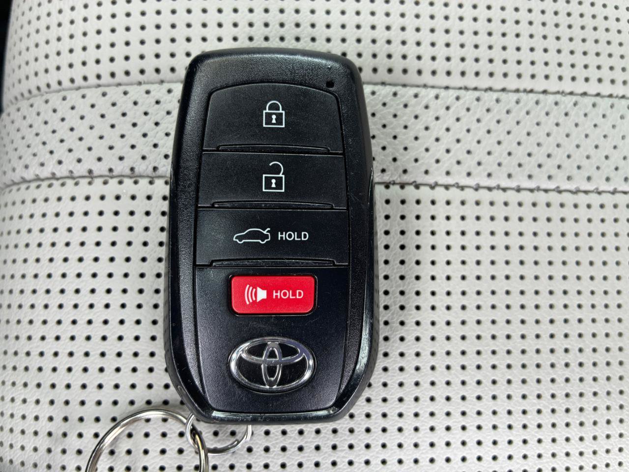Used 2025 Toyota Camry XLE FWD image 28