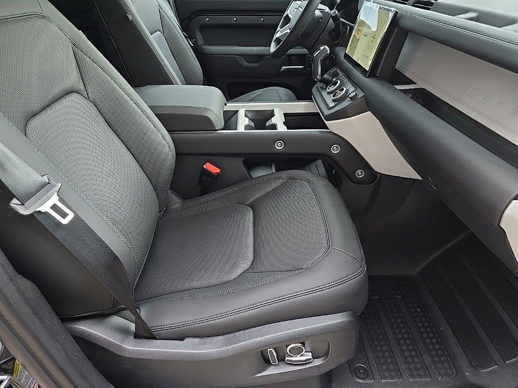 New 2025 Land Rover Defender 130 S image 7