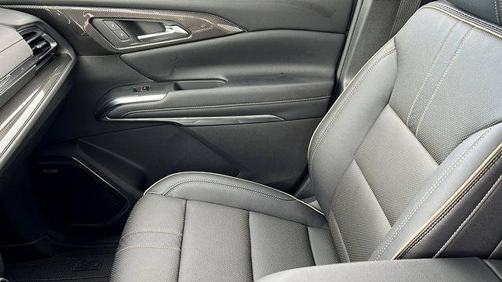 New 2026 Chevrolet Traverse High Country w/ LPO, Floor Liner Package image 23