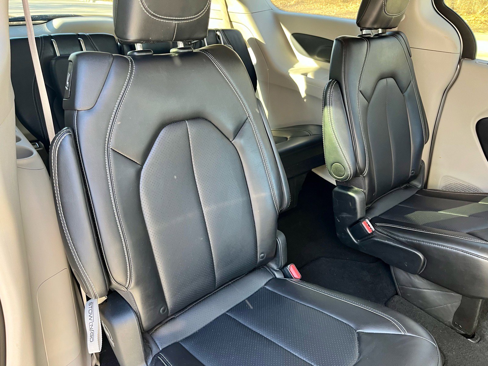 Used 2024 Chrysler Pacifica Touring-L FWD image 16
