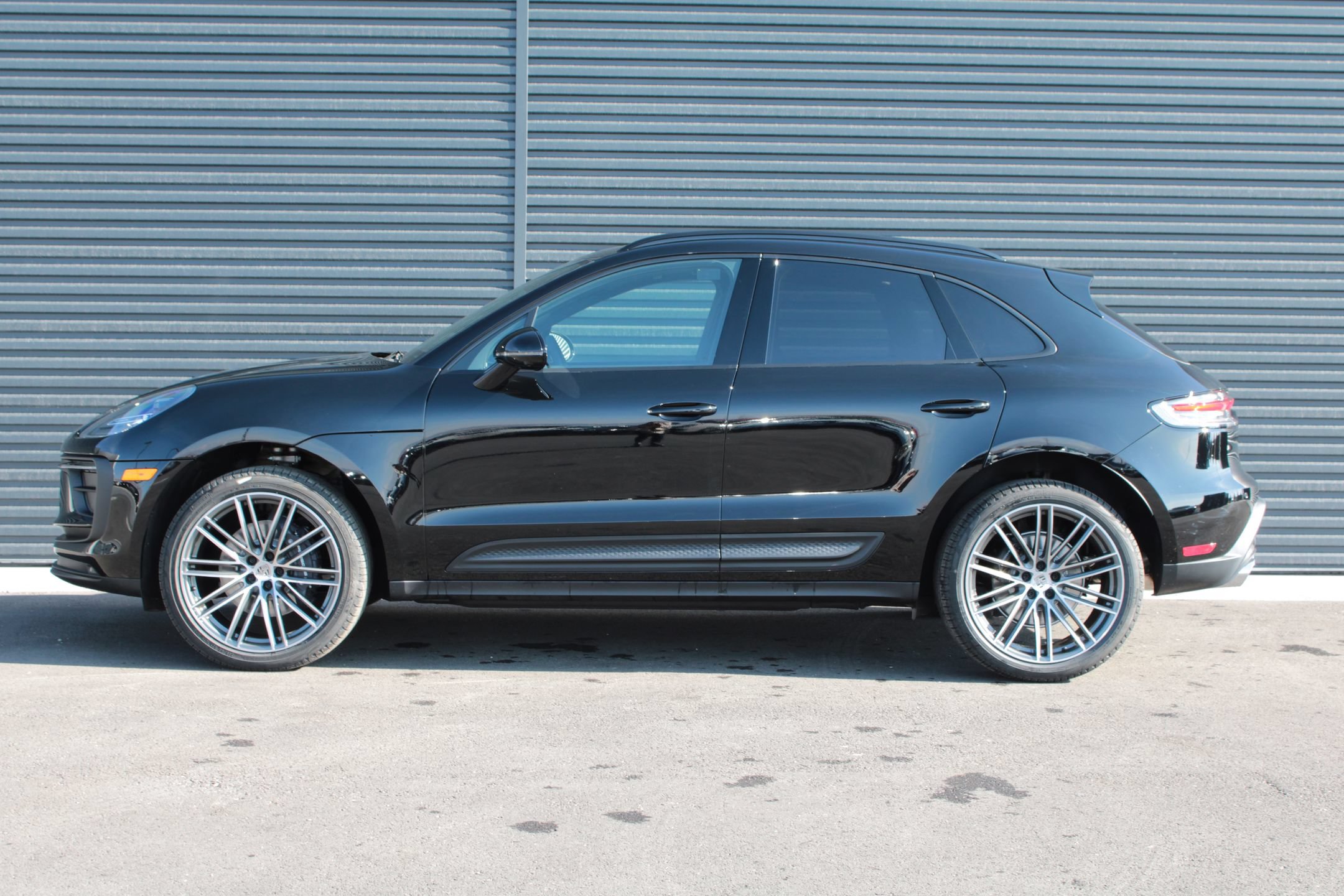 New 2026 Porsche Macan AWD/4WD image 2
