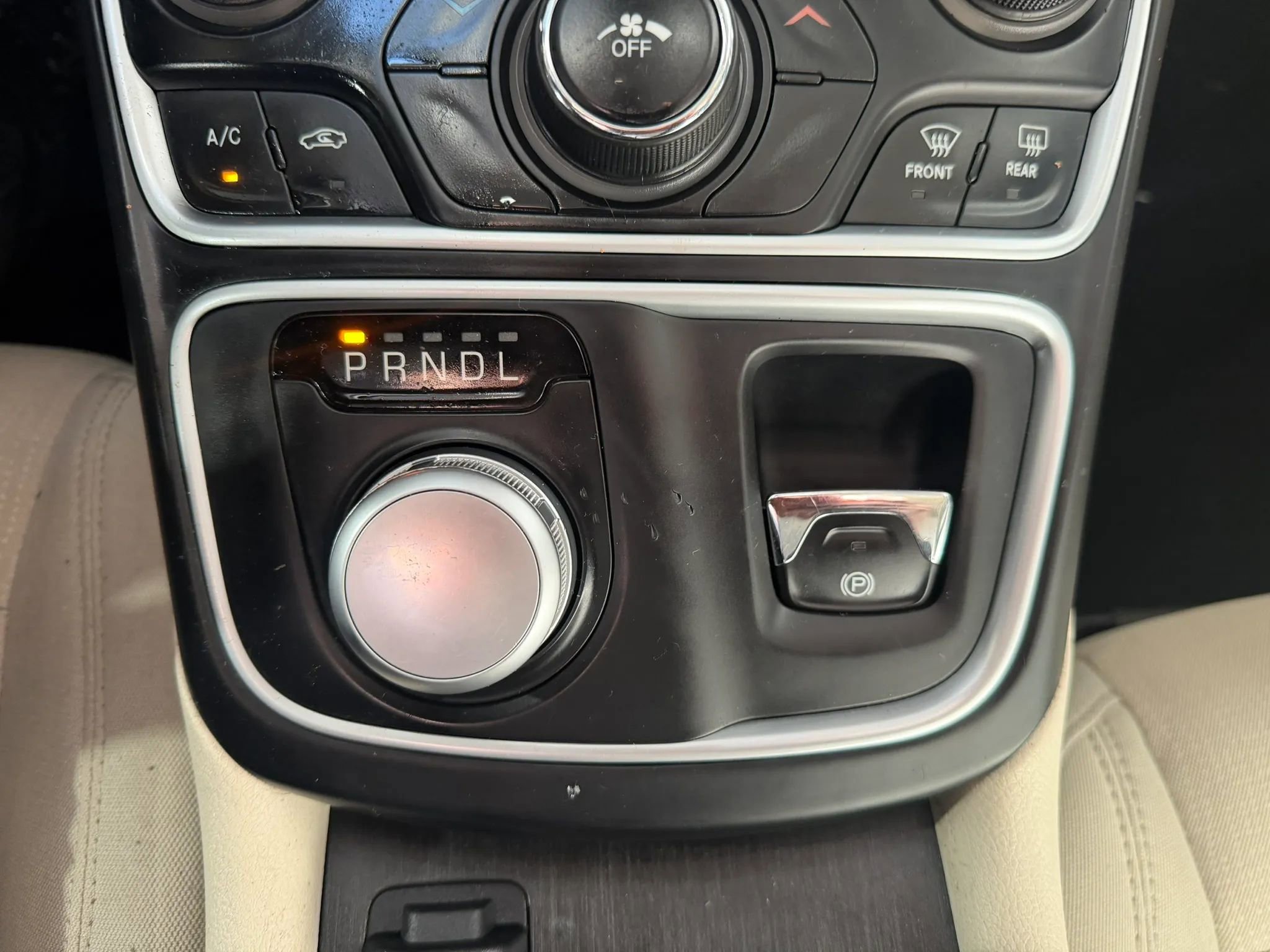 Used 2015 Chrysler 200 Limited w/ Convenience Group image 19