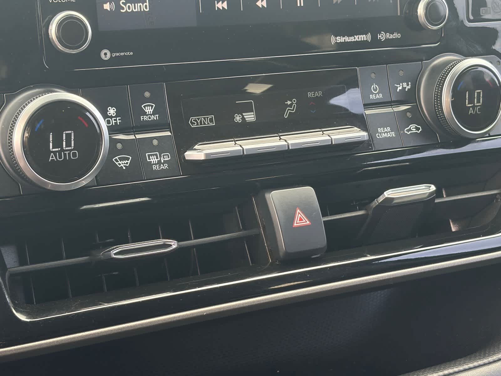 Used 2021 Toyota Highlander XLE FWD image 28