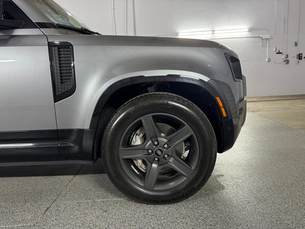 Used 2022 Land Rover Defender 110 X-Dynamic SE AWD/4WD image 5