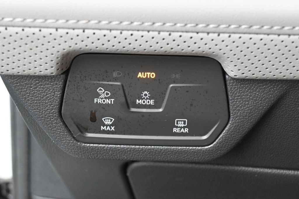 Used 2024 Volkswagen Atlas Peak Edition SE AWD/4WD image 14
