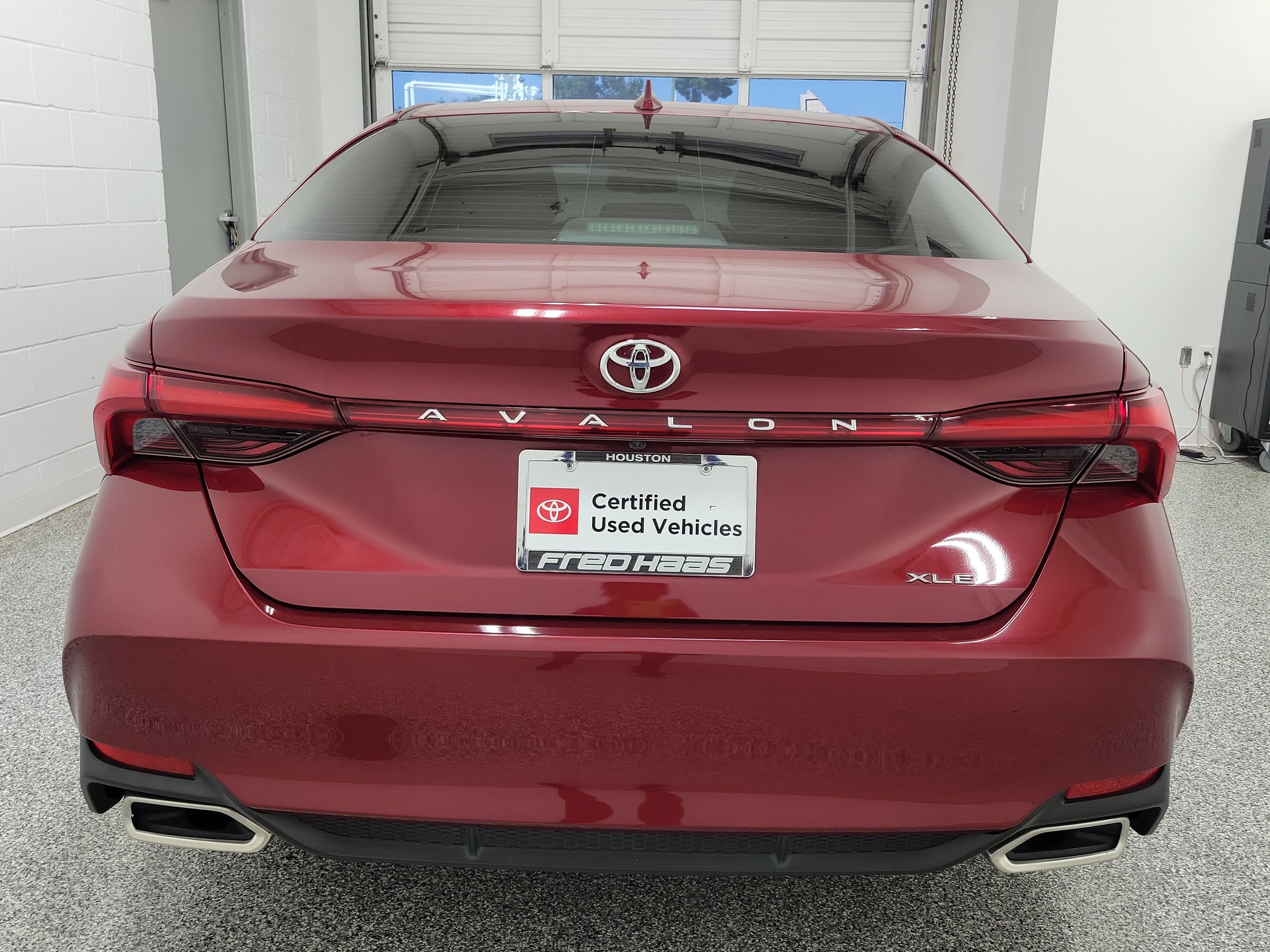 Certified 2022 Toyota Avalon XLE w/ Moonroof Package FWD image 6
