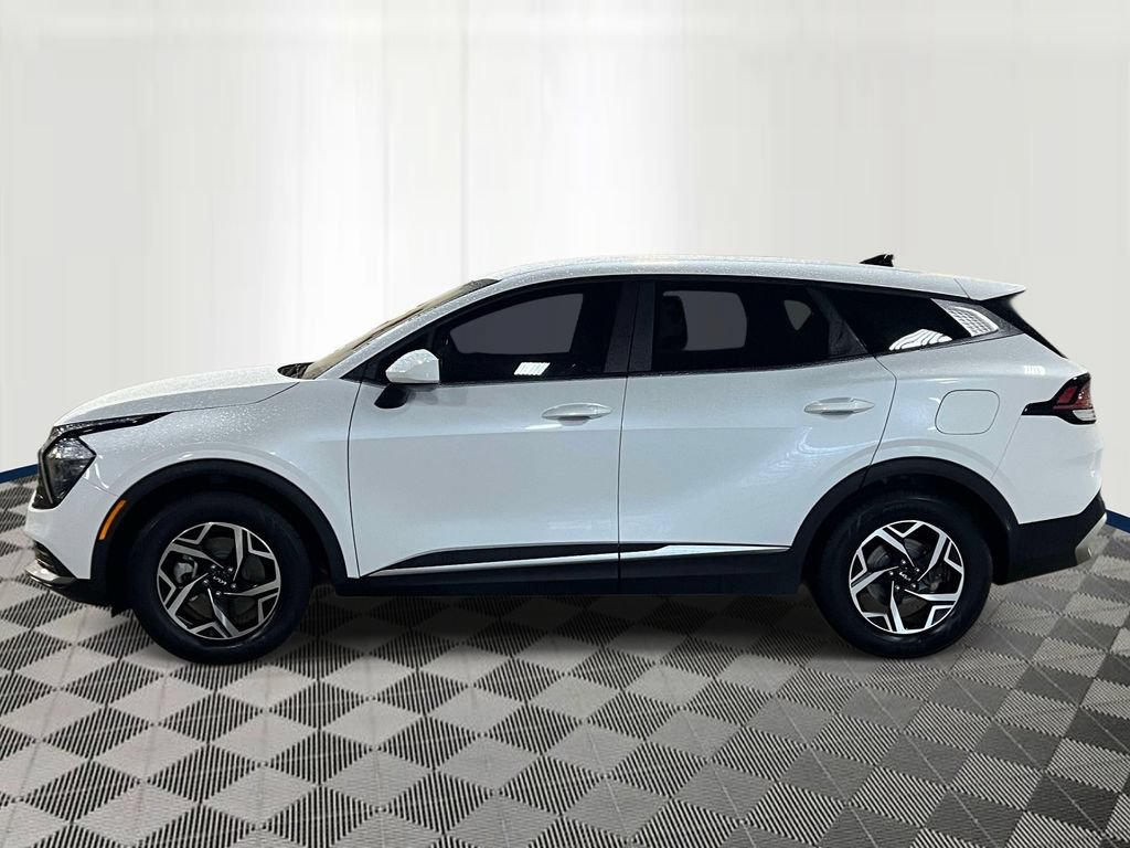 Used 2023 Kia Sportage LX FWD image 2