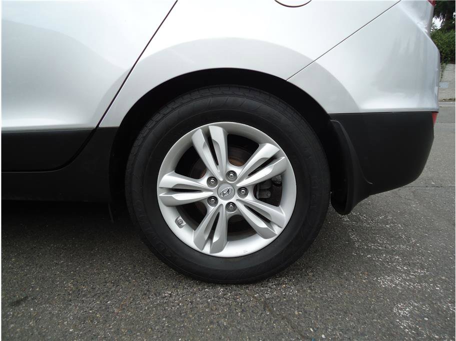 Used 2010 Hyundai Tucson GLS w/ Navigation Pkg 3 image 24