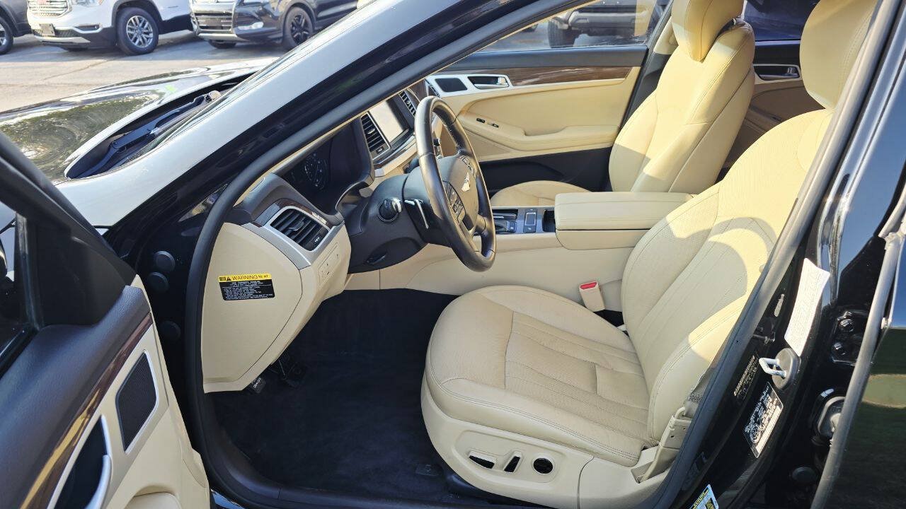 Used 2015 Hyundai Genesis 3.8 AWD/4WD image 10