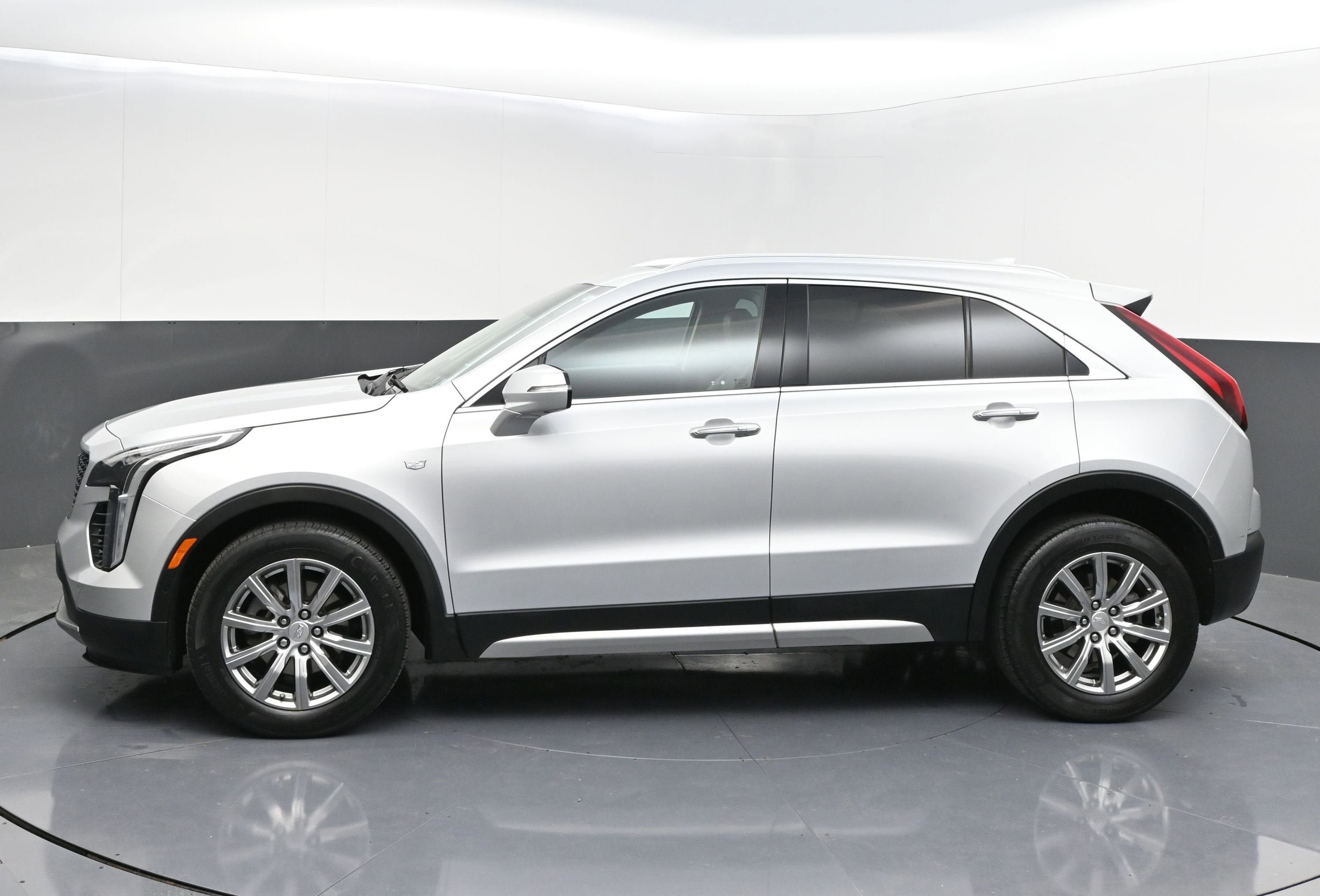 Used 2022 Cadillac XT4 Premium Luxury w/ Enhanced Visibility Package AWD/4WD image 4