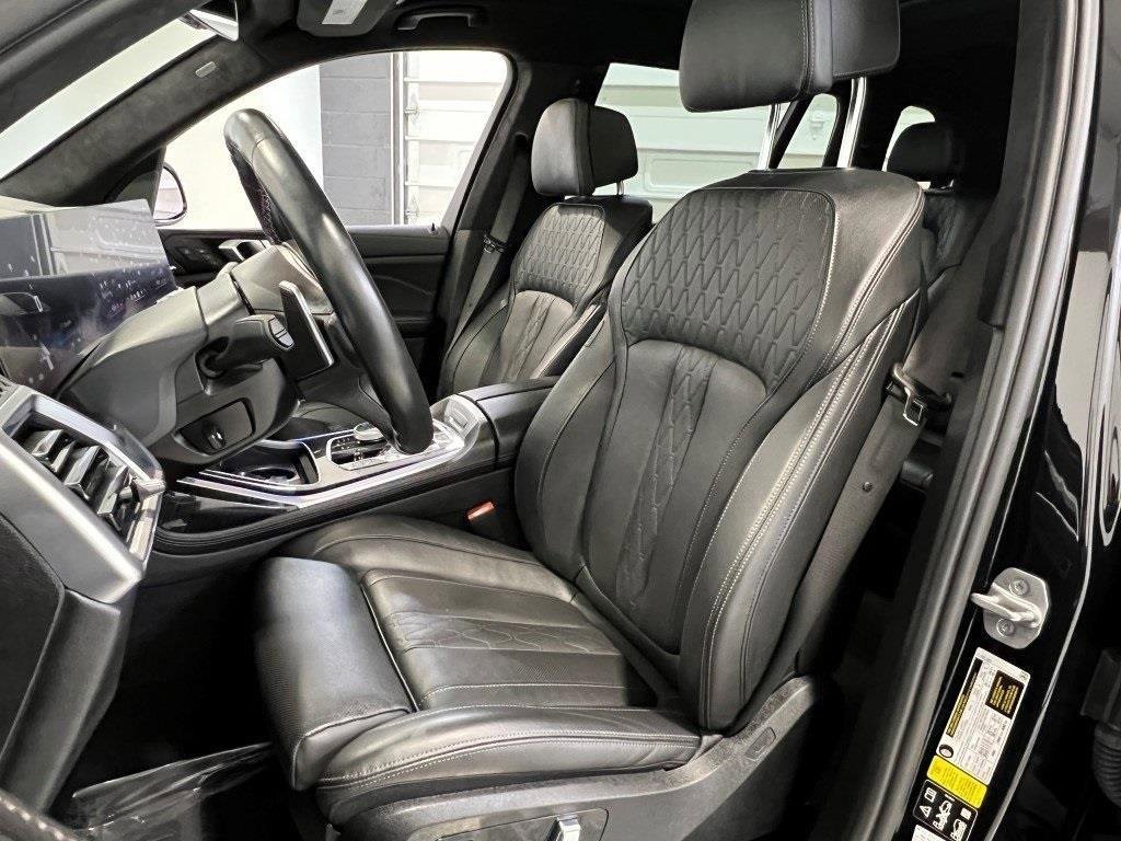 Used 2024 BMW X7 M60i w/ Executive Package image 27