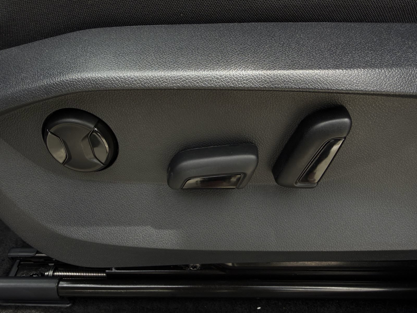 Used 2024 Volkswagen Tiguan SE FWD image 25