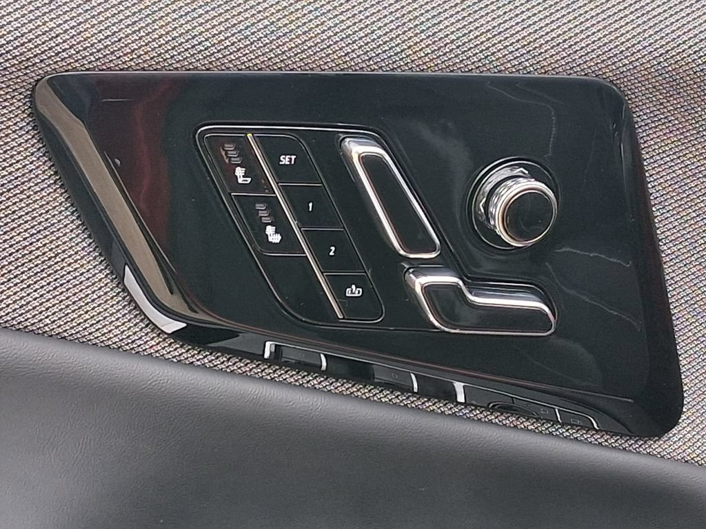 New 2026 Cadillac Optiq Luxury 1 RWD image 19