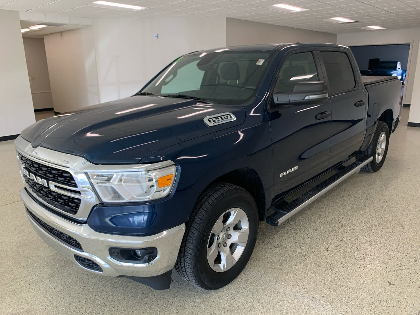 Used 2023 RAM 1500 Big Horn AWD/4WD image 3