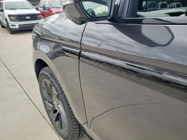 New 2025 Lincoln Navigator L Reserve w/ Jet Appearance Package image 11
