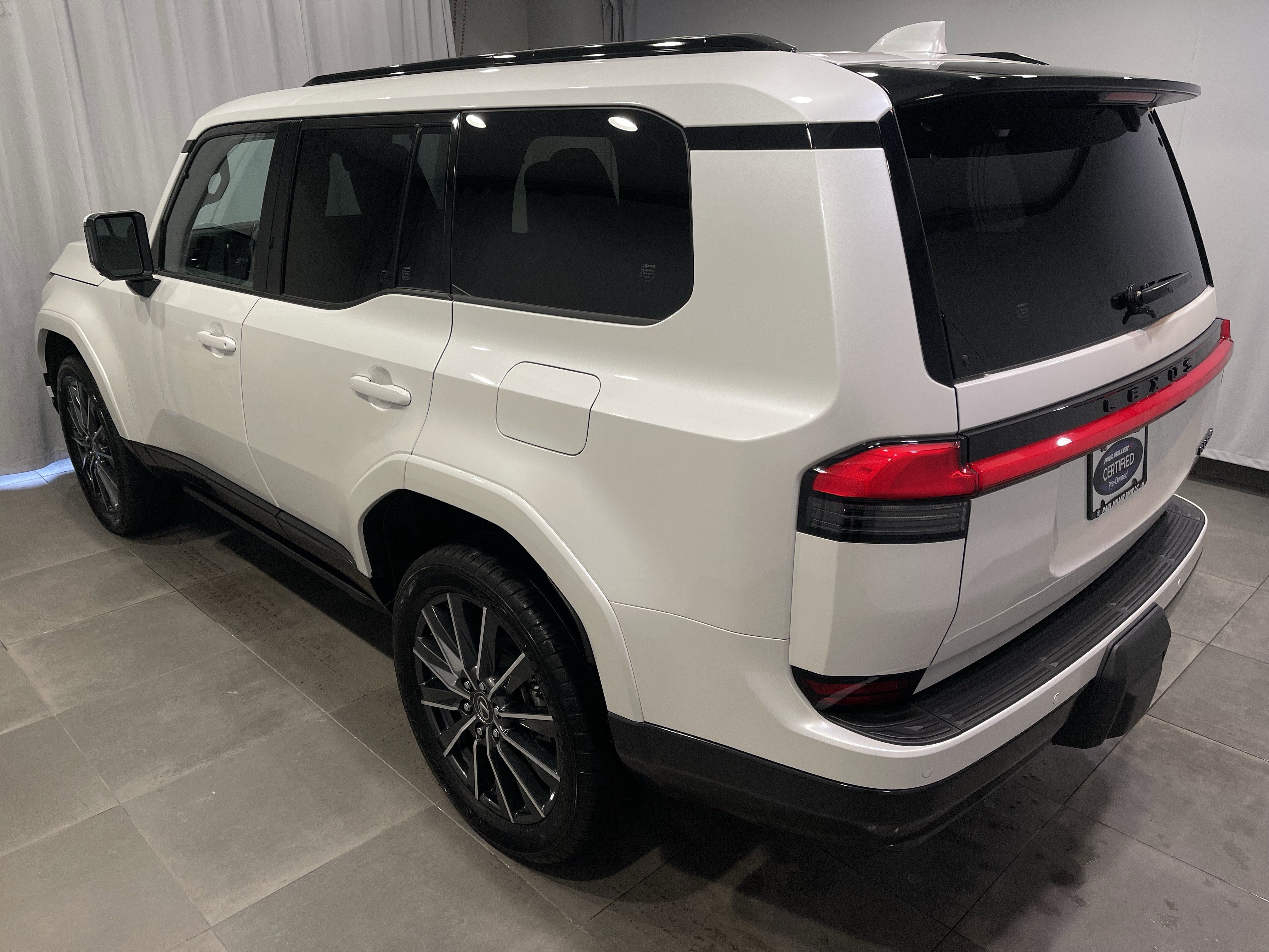 Used 2024 Lexus GX 550 w/ Accessory Package (Z1) image 5