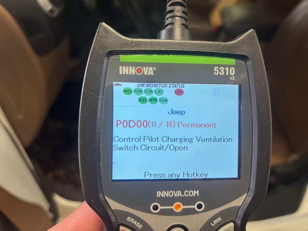 Used 2013 Jeep Wrangler Unlimited Sahara w/ Dual Top Group image 8