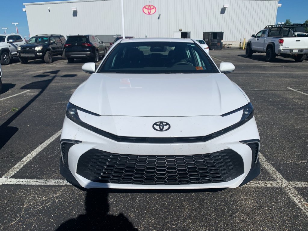 Used 2025 Toyota Camry SE w/ Convenience Package FWD image 8