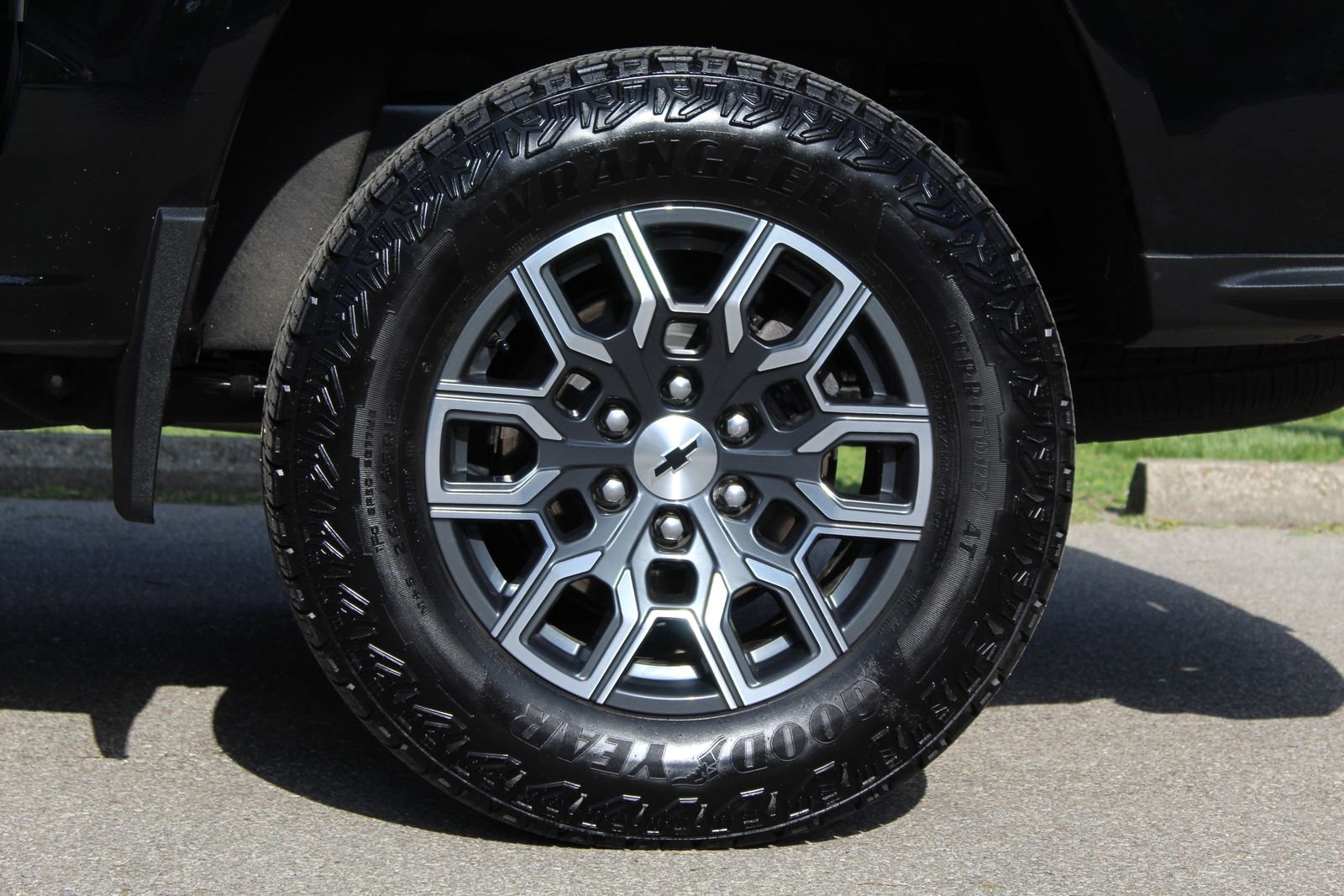 Used 2025 Chevrolet Colorado Z71 AWD/4WD image 28