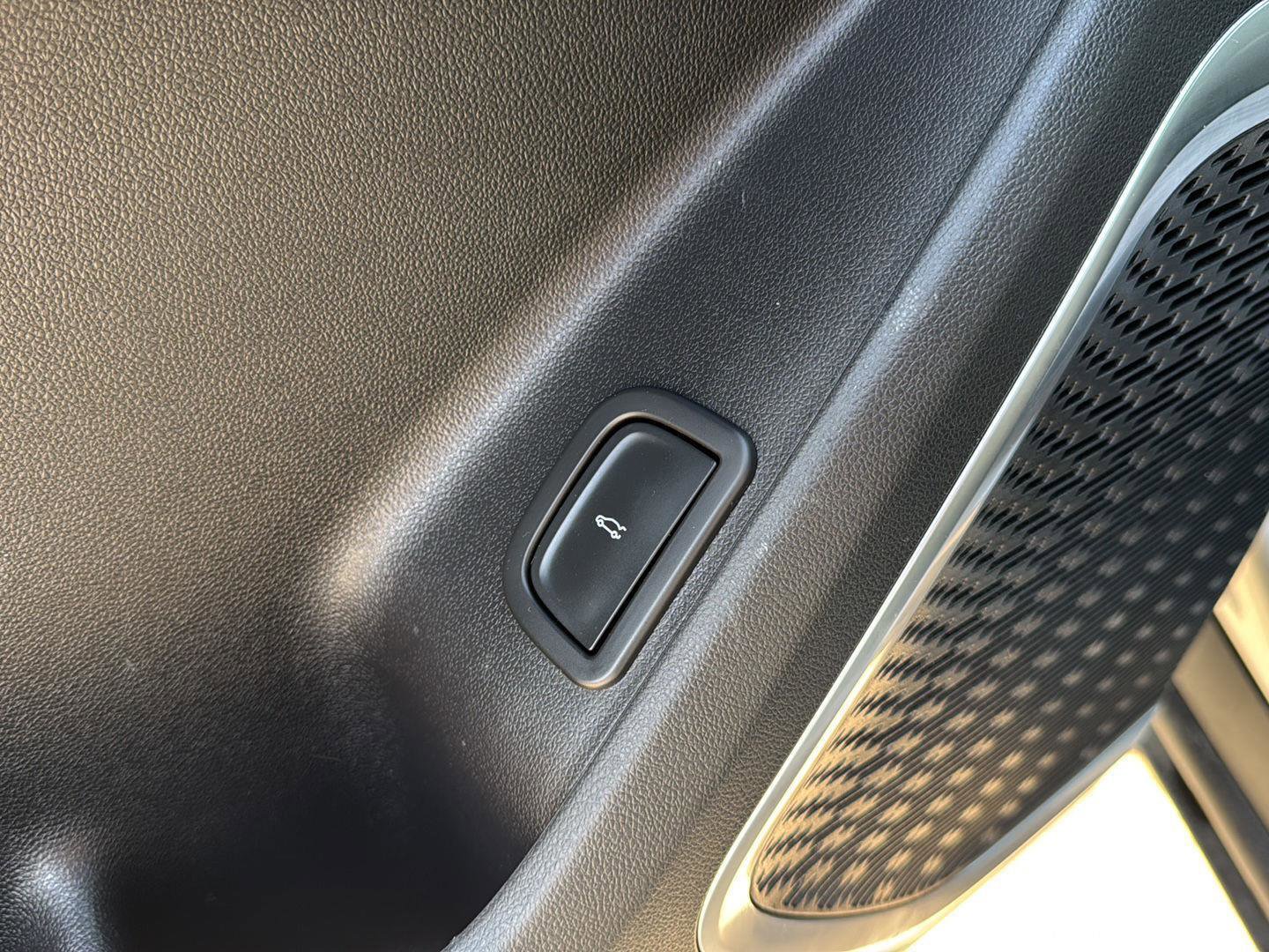 Used 2025 Buick Enclave Preferred image 13