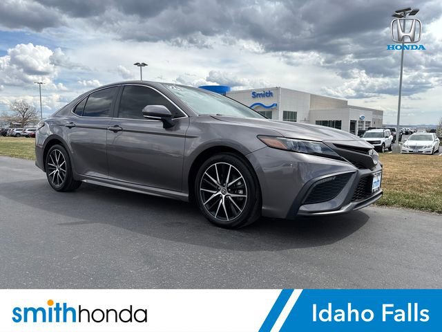 Used 2024 Toyota Camry SE image 1