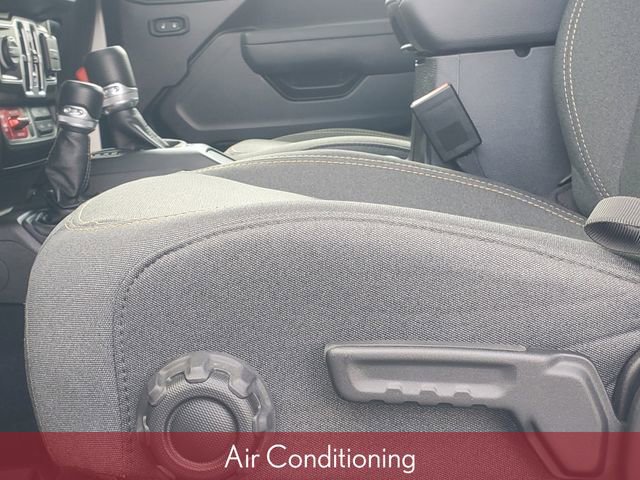 Used 2025 Jeep Wrangler Willys image 13