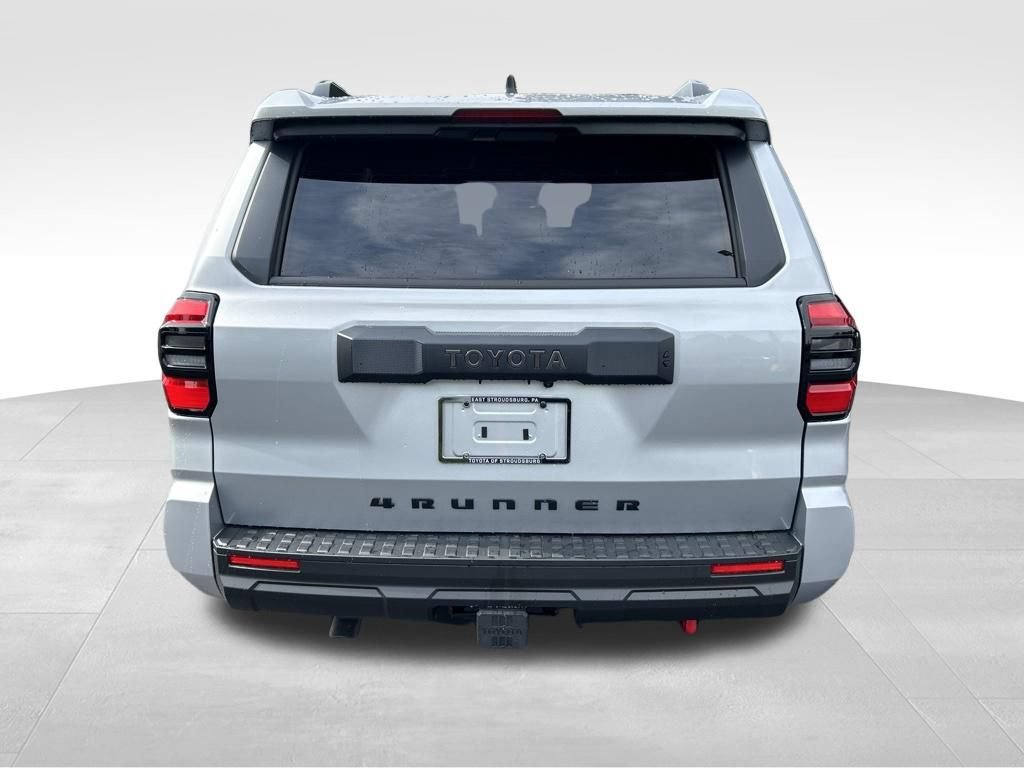 New 2026 Toyota 4Runner SR5 AWD/4WD image 4