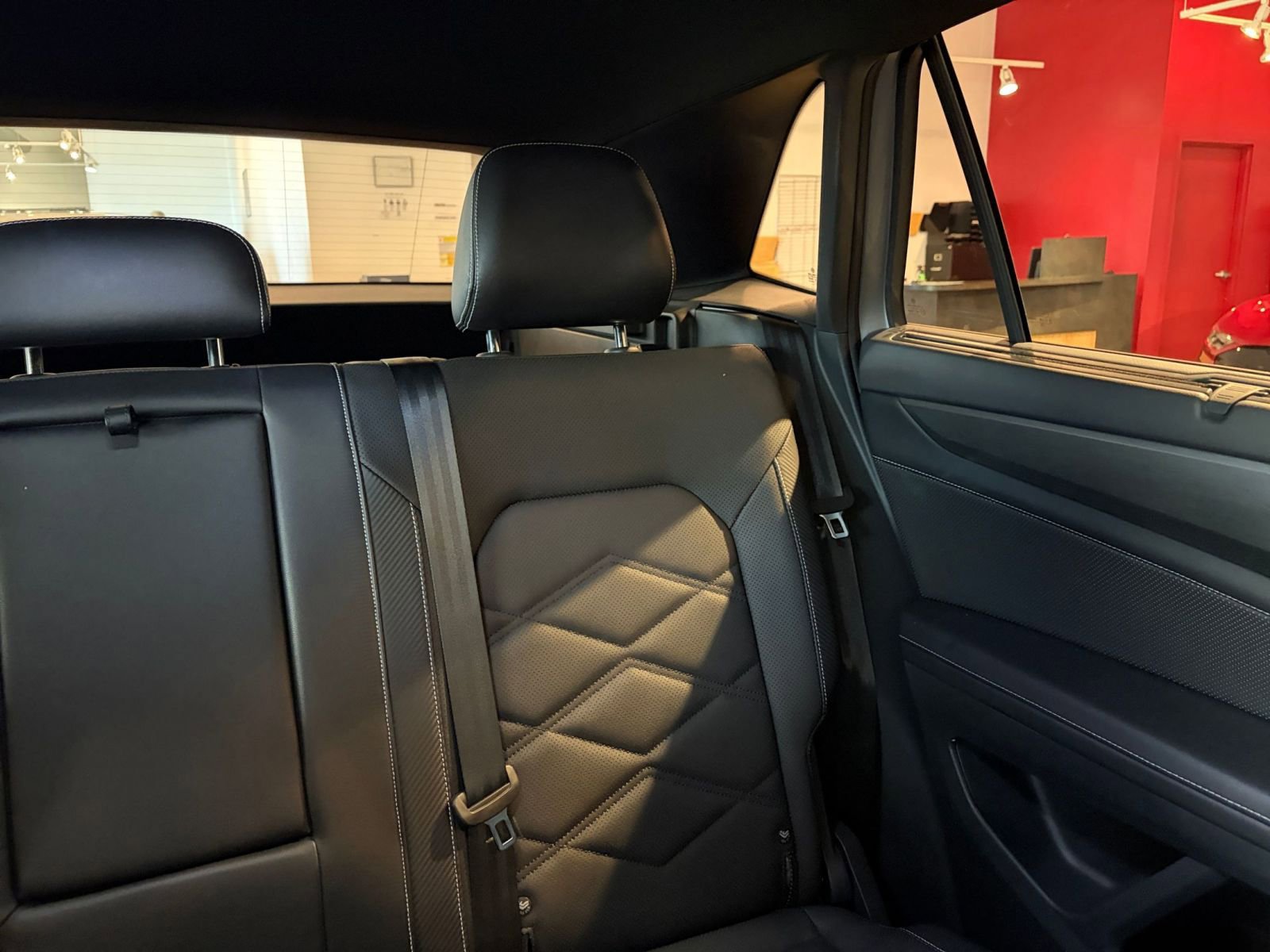 Used 2025 Volkswagen Atlas Cross Sport SE image 37