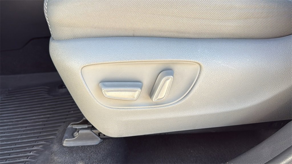 Used 2023 Toyota Highlander L image 12