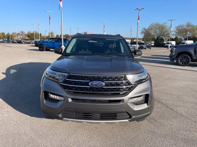 Used 2021 Ford Explorer XLT w/ Equipment Group 202A AWD/4WD image 3