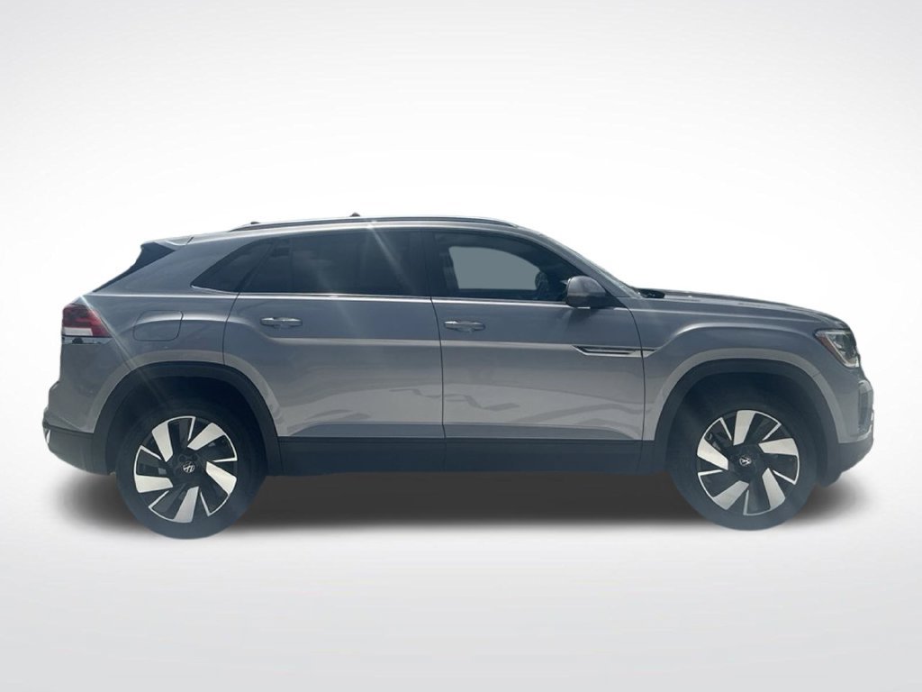 Used 2025 Volkswagen Atlas Cross Sport SE FWD image 2