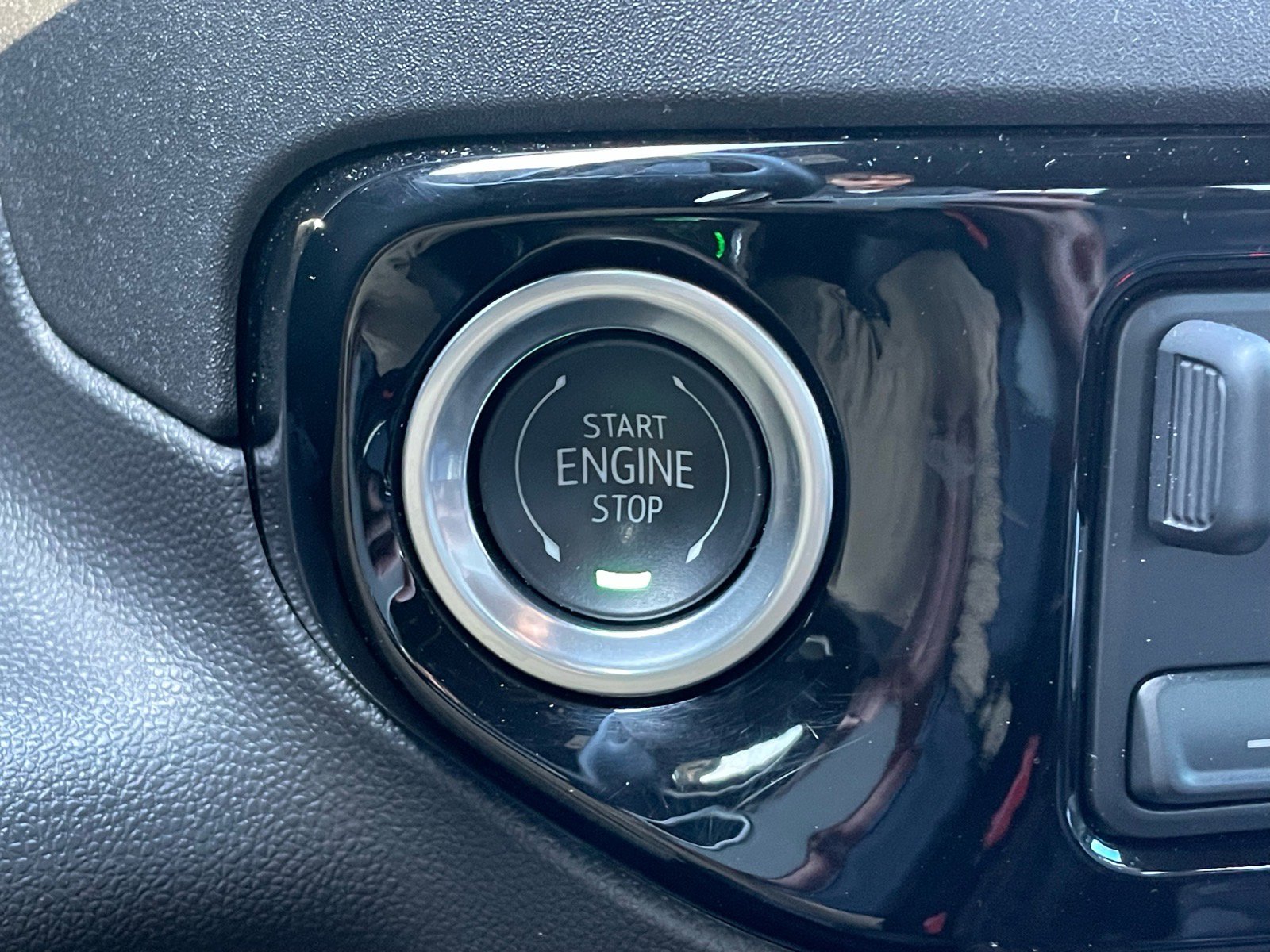 Used 2024 Chevrolet Silverado 1500 ZR2 image 12